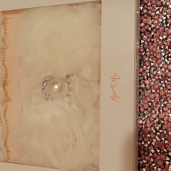 New in Box Miss to Mrs Lace Wedding Garter Set - Picture 3 of 4